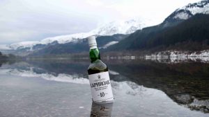 Read more about the article Laphroaig 10 year old | Review